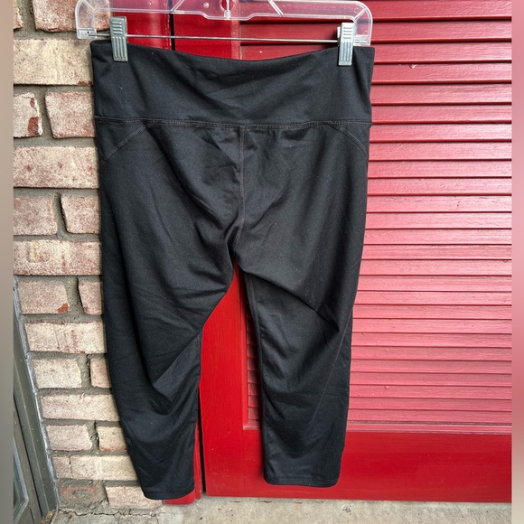 Champion Medium Black Capri Leggings Yoga Pants - Picture 5 of 5